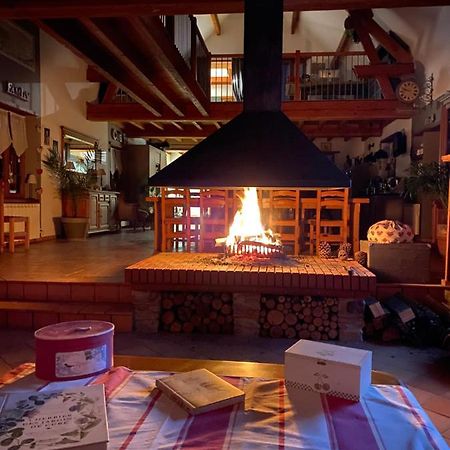 Bed and Breakfast Domaine Des Pierres Trouvees Saint-Vincent  Exterior foto