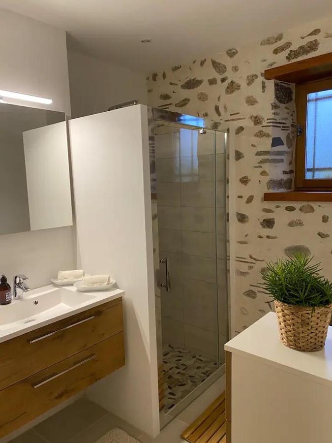 Bed and Breakfast Domaine Des Pierres Trouvees Saint-Vincent  Exterior foto